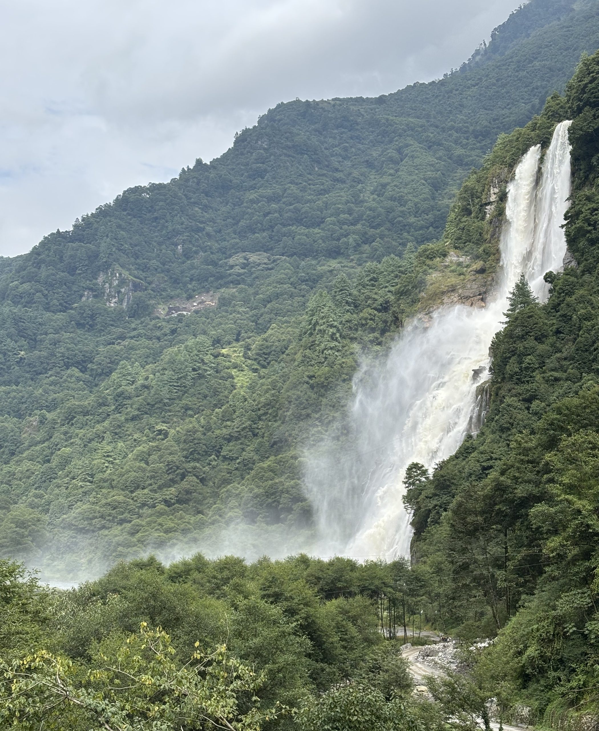 The mighty Nuranang waterfall, Jang
