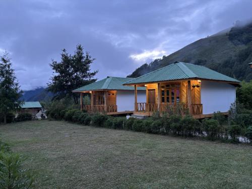 Our Cosy, wooden Cottages at Anini